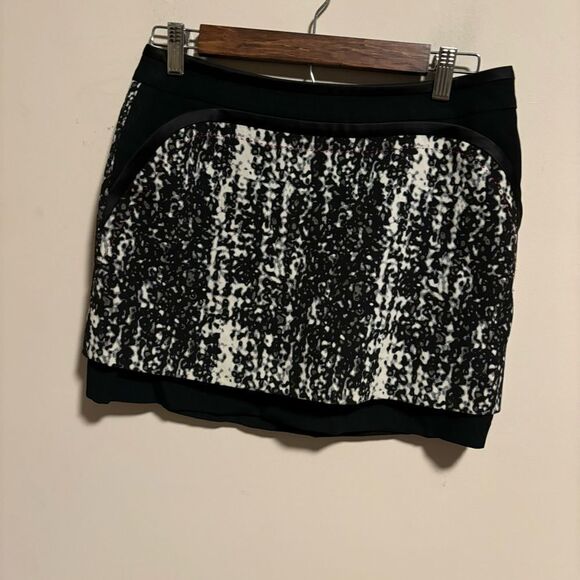 Diane von Furstenberg Chloette Maze Skirt in Black/Cream with Pockets- Size 2 - Picture 2 of 9